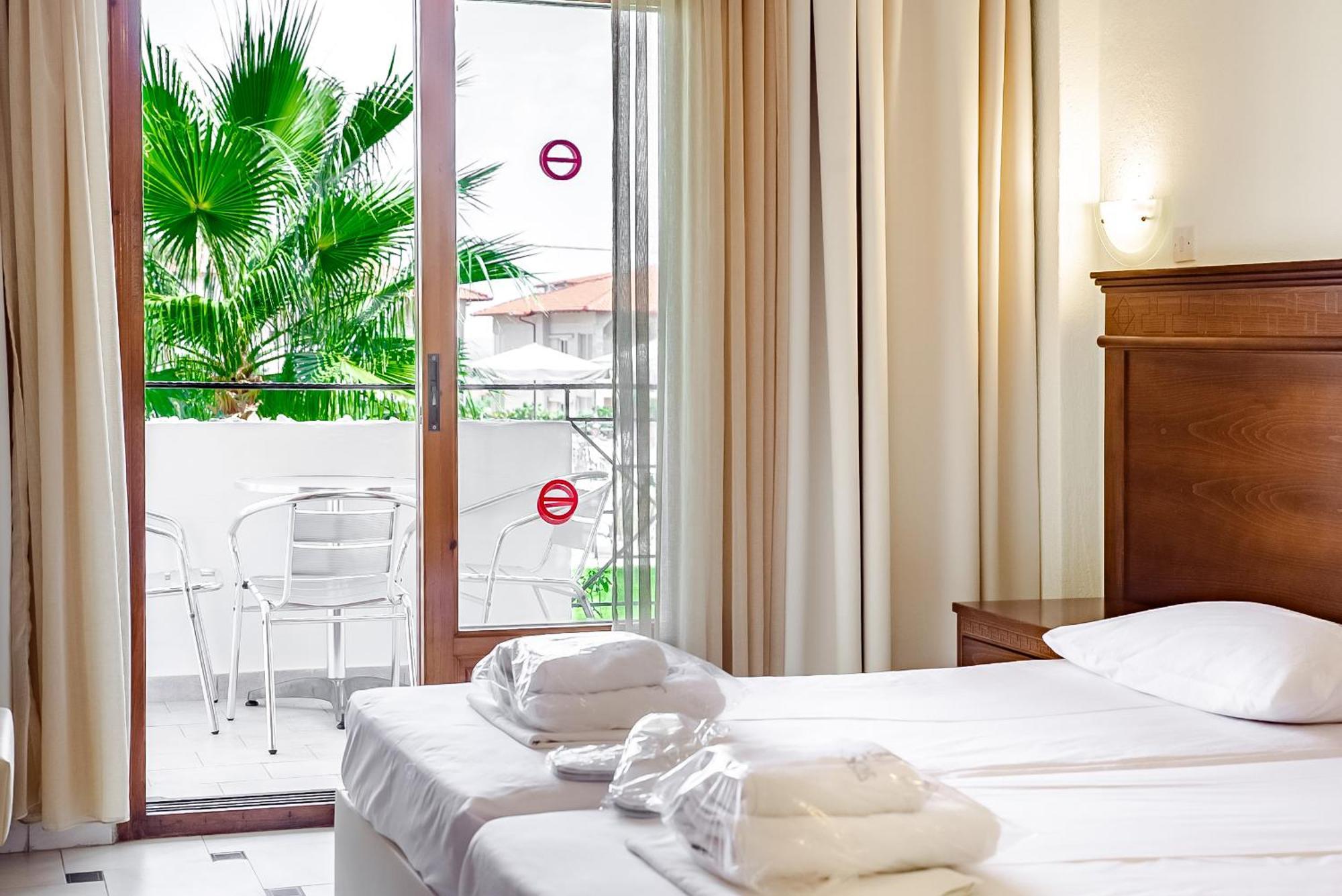 Tresor Sousouras Hotel Hanioti Room photo