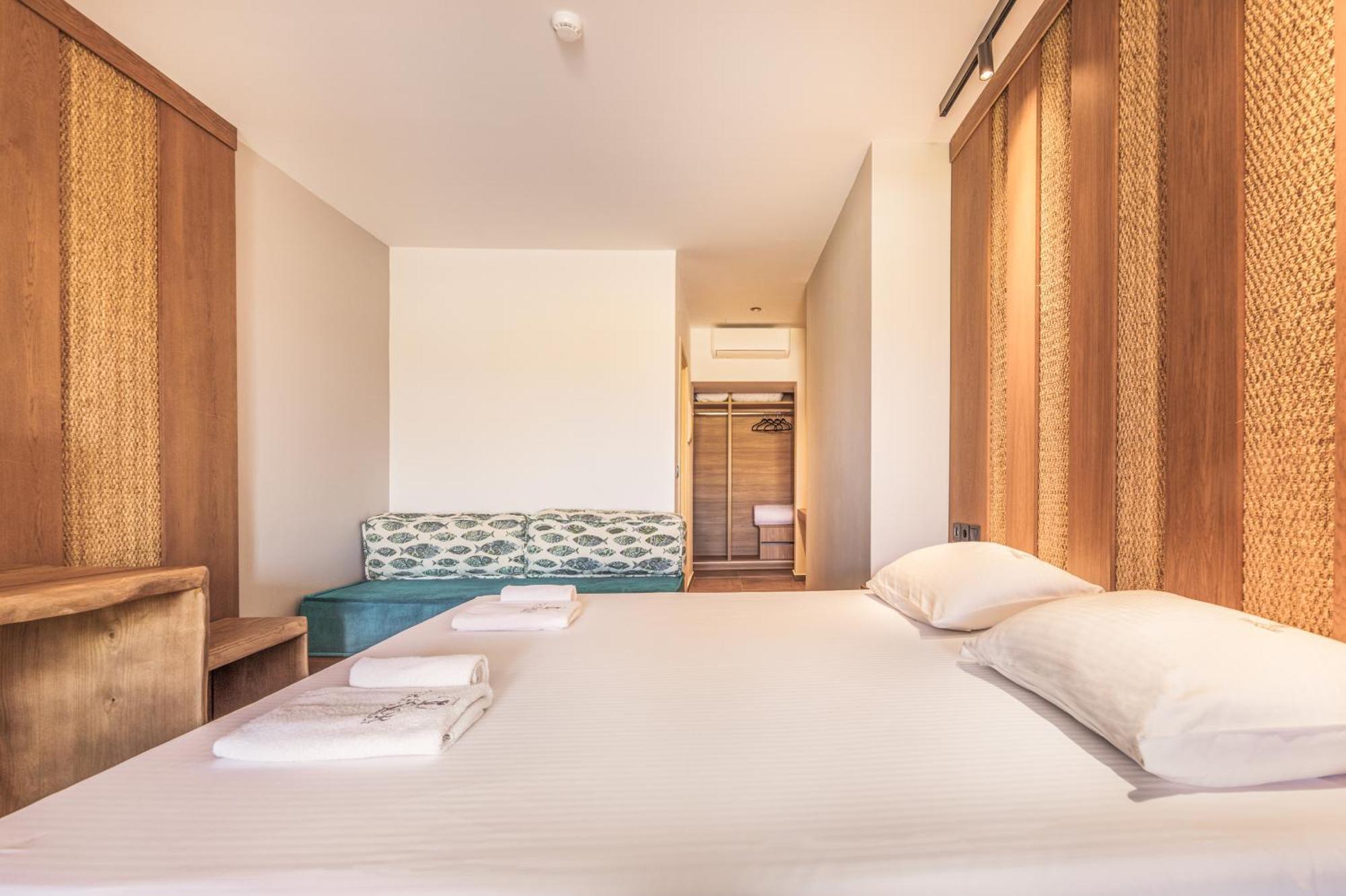 Tresor Sousouras Hotel Hanioti Exterior photo