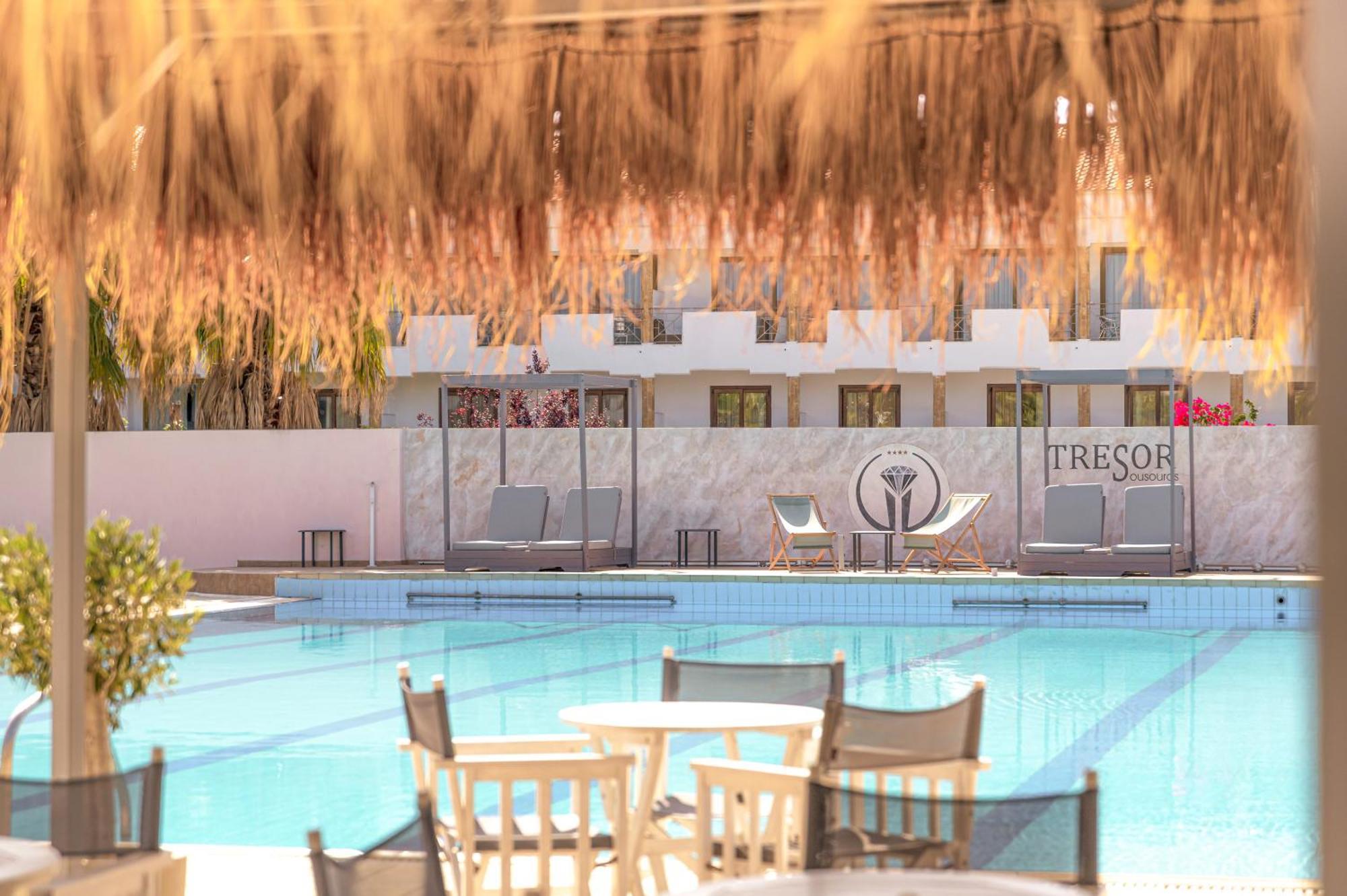 Tresor Sousouras Hotel Hanioti Exterior photo