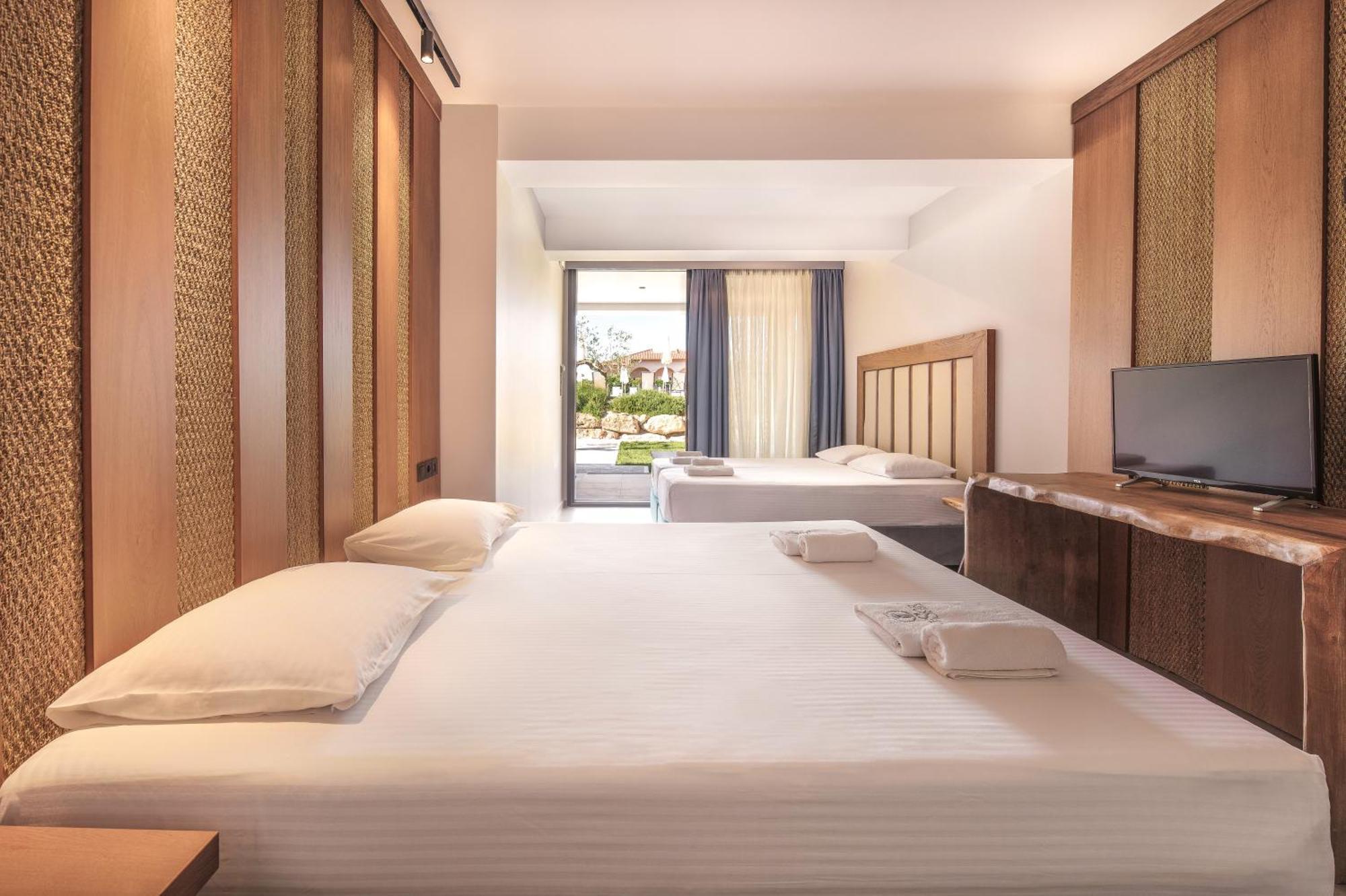 Tresor Sousouras Hotel Hanioti Exterior photo