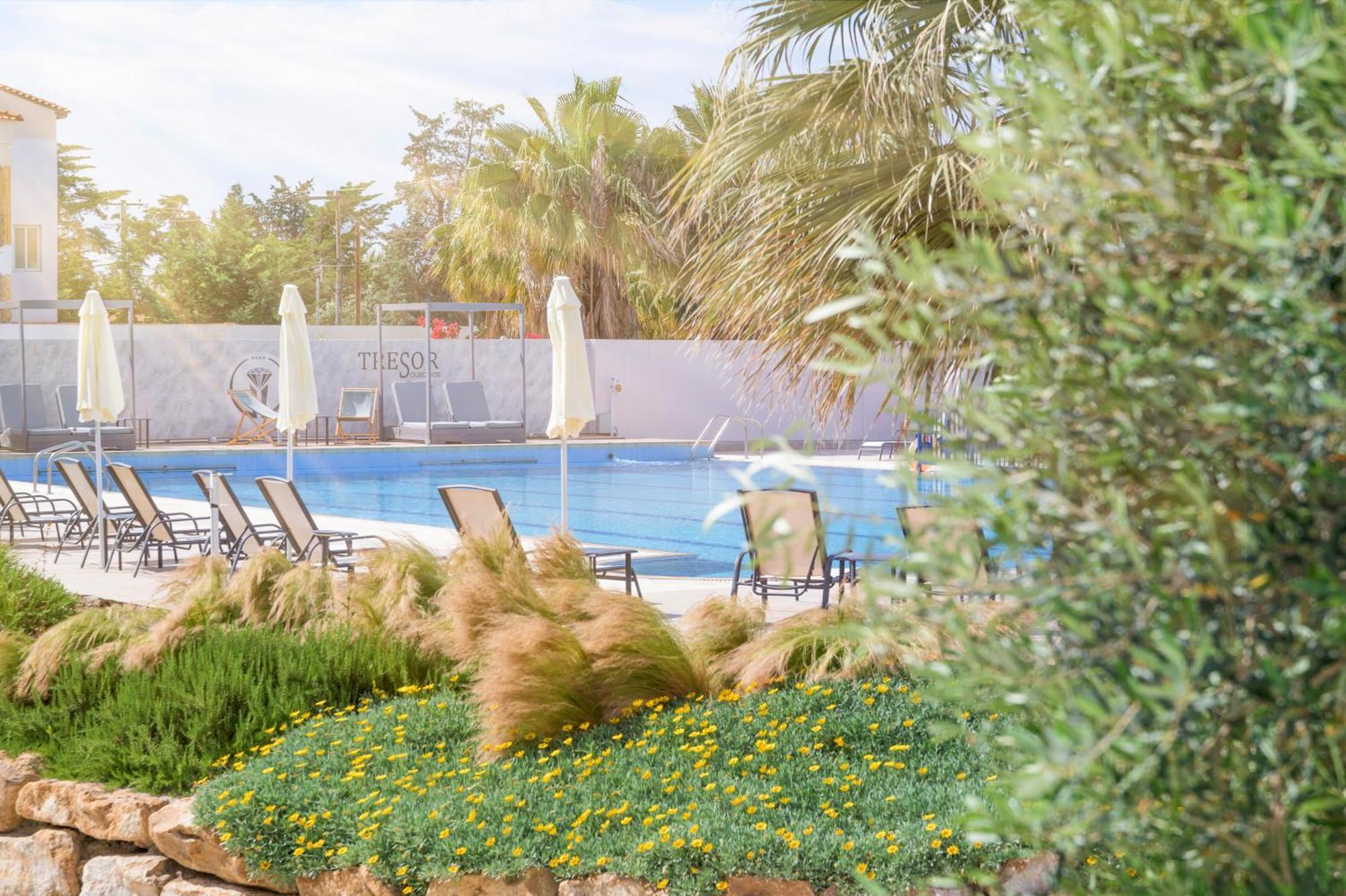 Tresor Sousouras Hotel Hanioti Exterior photo